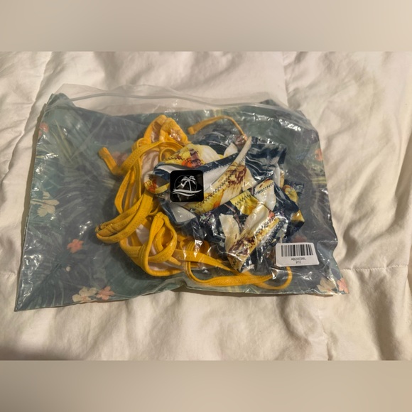 Cupshe Yellow and tropical print bikini - Picture 3 of 9